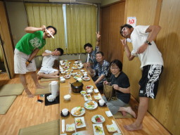 吣I