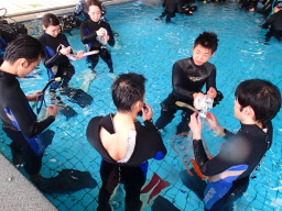 女性3名、男性3名!