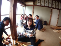 総勢8名!