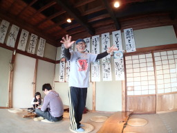 ジジィ!