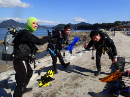 ガラガラ・・・