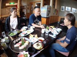 初のご飯処!