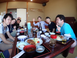 ちょっと遅い昼食は!